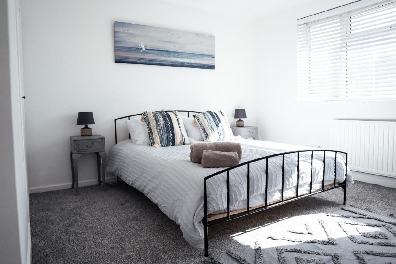 Large 4 Bedroomproperty Driveway And 3 Bathrooms Burton Latimer エクステリア 写真