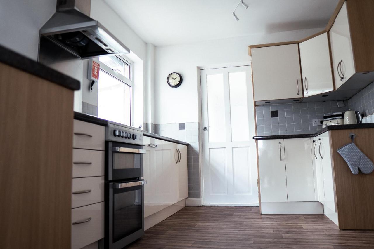 Large 4 Bedroomproperty Driveway And 3 Bathrooms Burton Latimer エクステリア 写真