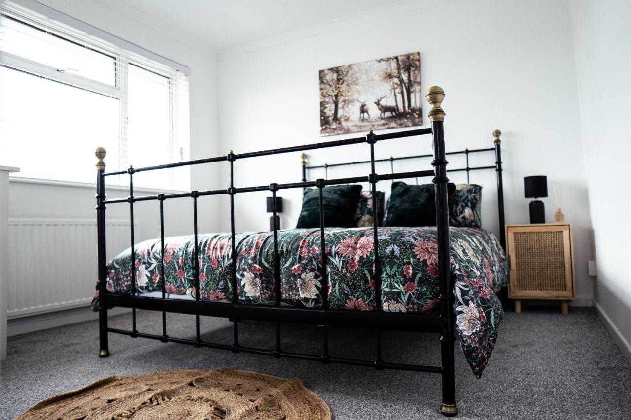 Large 4 Bedroomproperty Driveway And 3 Bathrooms Burton Latimer エクステリア 写真