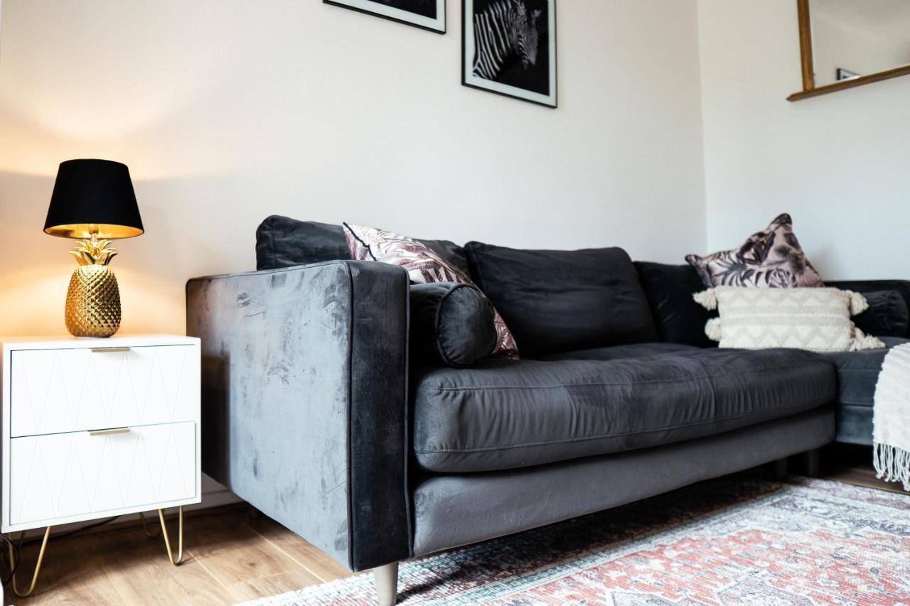 Large 4 Bedroomproperty Driveway And 3 Bathrooms Burton Latimer エクステリア 写真