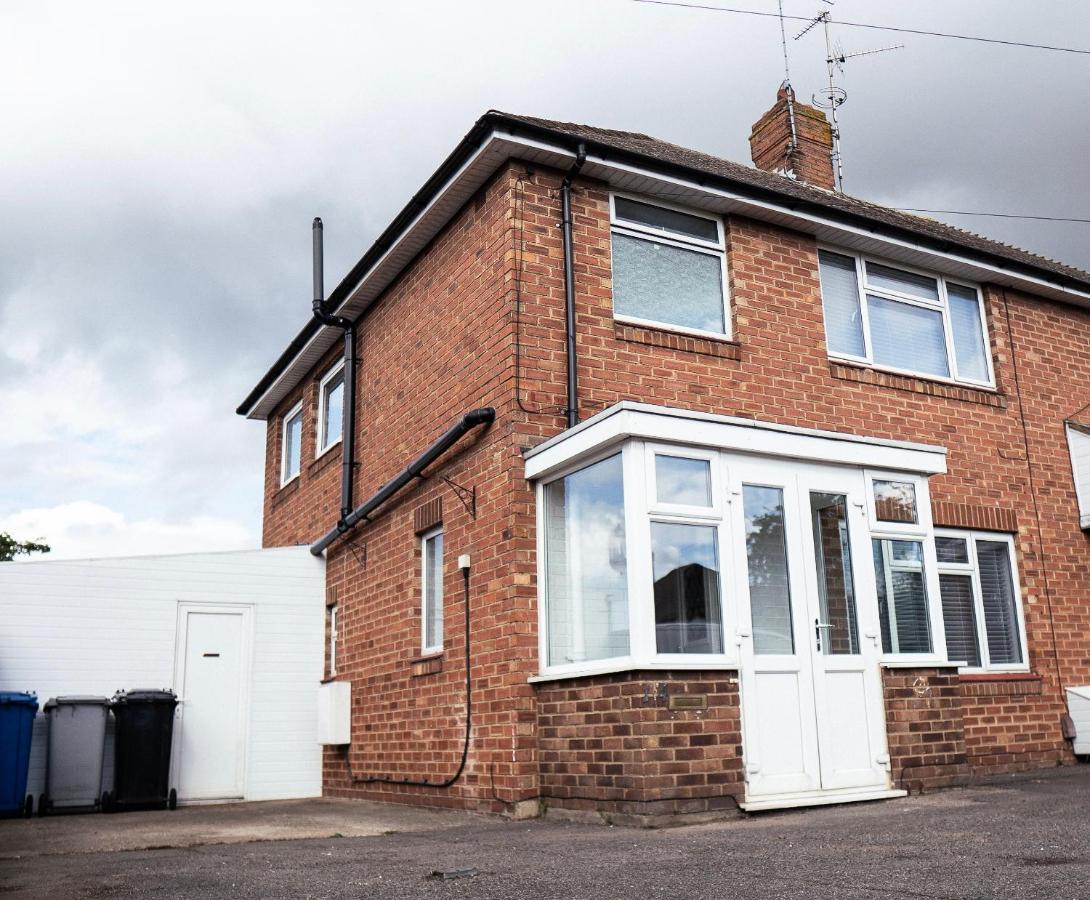 Large 4 Bedroomproperty Driveway And 3 Bathrooms Burton Latimer エクステリア 写真