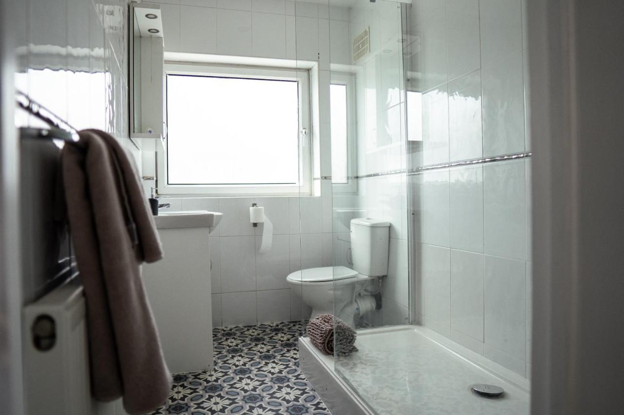 Large 4 Bedroomproperty Driveway And 3 Bathrooms Burton Latimer エクステリア 写真