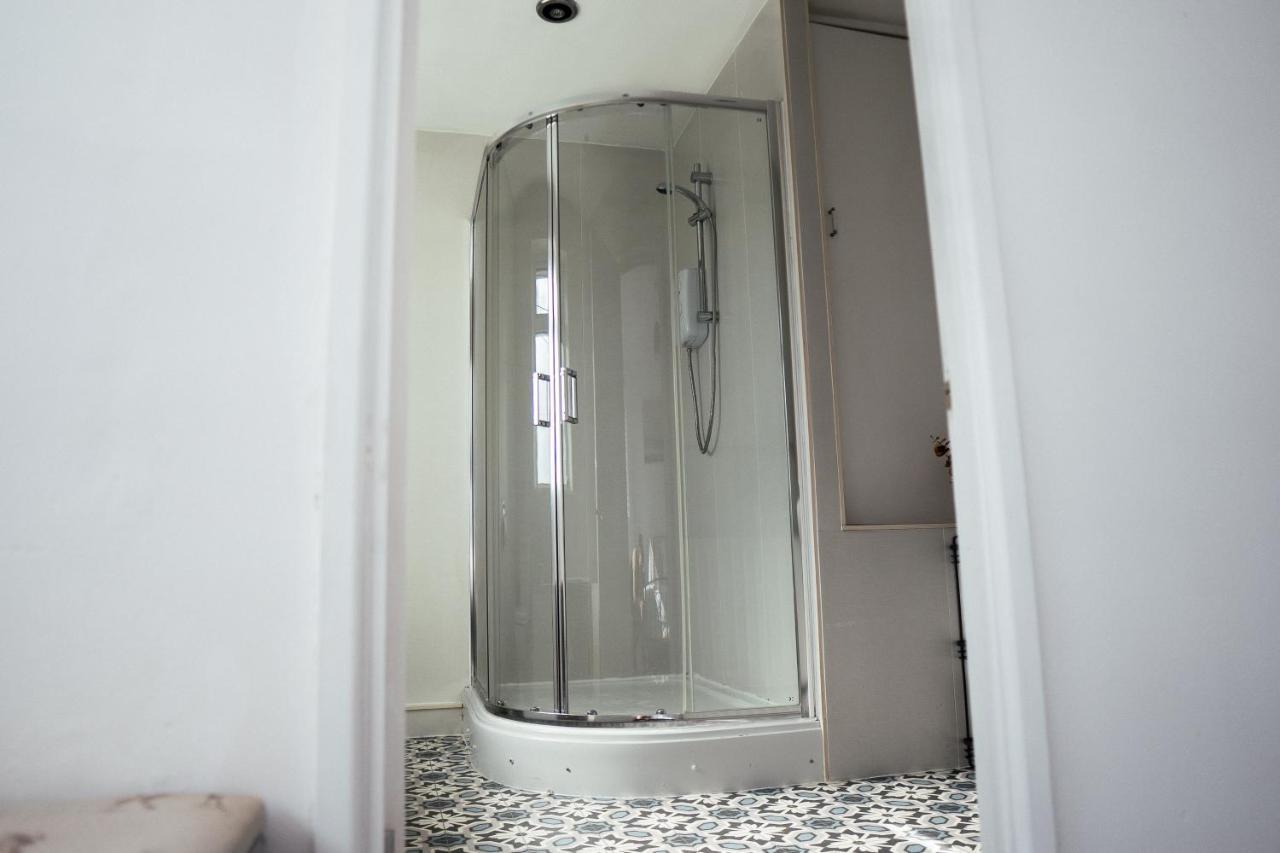 Large 4 Bedroomproperty Driveway And 3 Bathrooms Burton Latimer エクステリア 写真