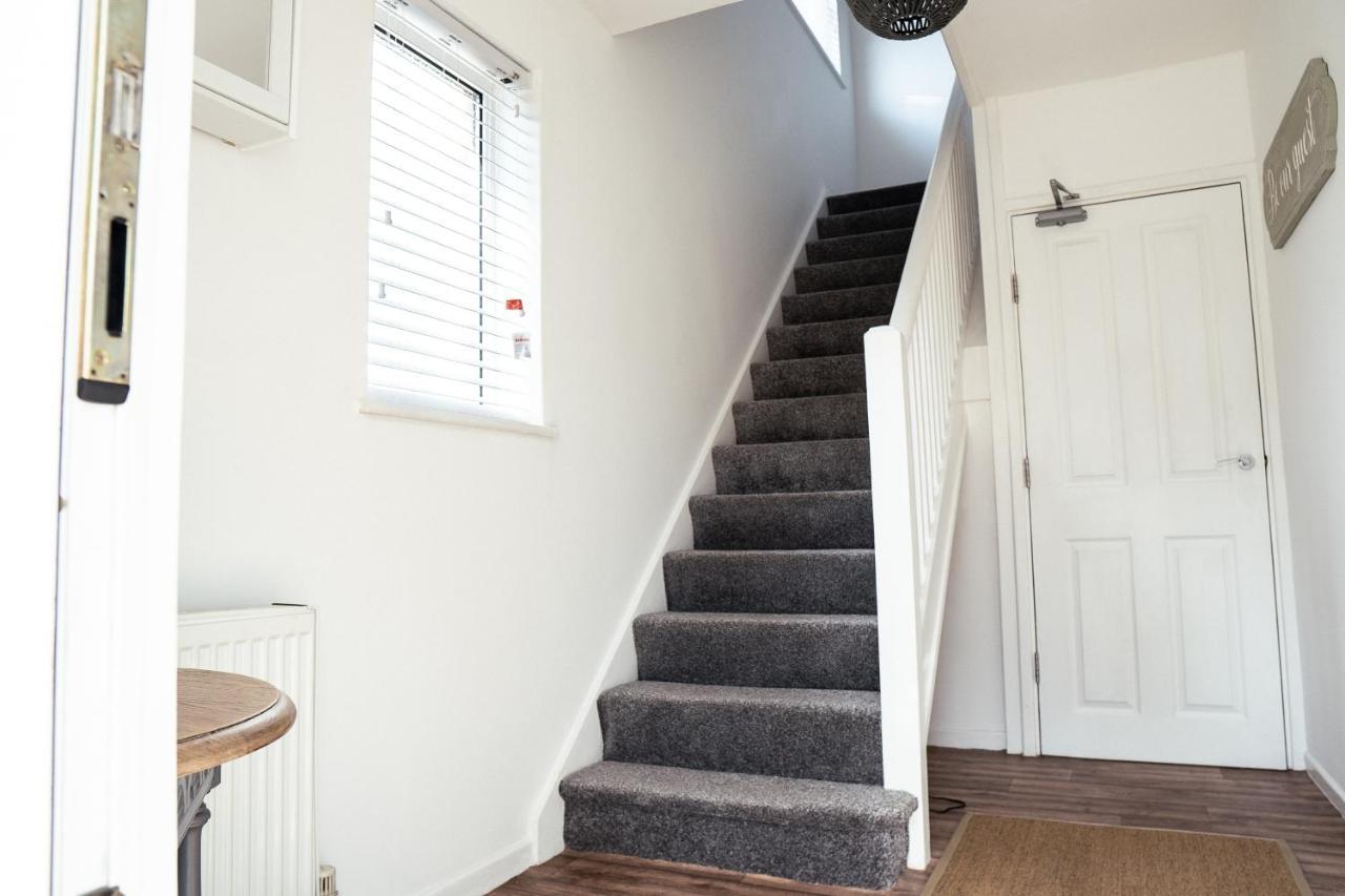 Large 4 Bedroomproperty Driveway And 3 Bathrooms Burton Latimer エクステリア 写真