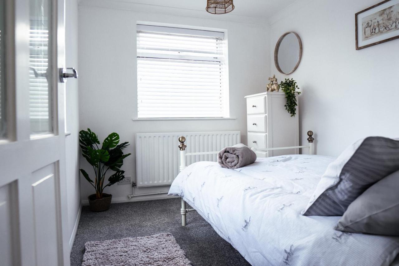 Large 4 Bedroomproperty Driveway And 3 Bathrooms Burton Latimer エクステリア 写真