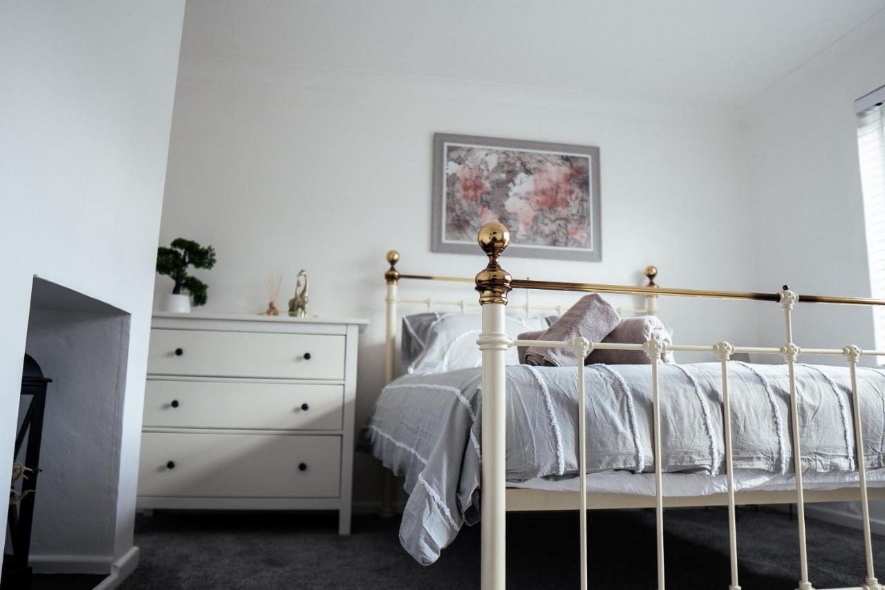 Large 4 Bedroomproperty Driveway And 3 Bathrooms Burton Latimer エクステリア 写真